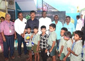பள்ளியில் இலவச நோட்டு புத்தகம் வழங்கும் விழா