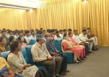 குற்றங்கள் குறித்து பெண்களுக்கு விழிப்புணர்வு