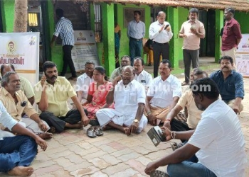 அதிமுக கவுன்சிலர் திடீர் போராட்டம்