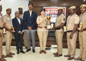 ஊர்க்காவல் படையினரை பாராட்டிய எஸ்.பி