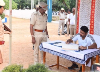 காவலர்களின் கவாத்து பயிற்சியை பார்வையிட்ட எஸ்.பி