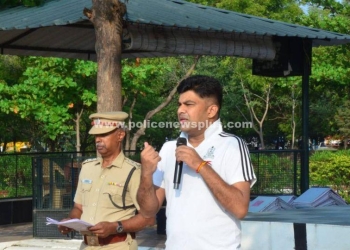 காவலர்களின் உடற்பயிற்சியினை பார்வையிட்ட எஸ்.பி