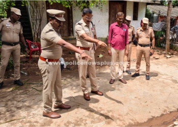 கொலை சம்பவ இடத்தை  பார்வையிட்ட எஸ்.பி
