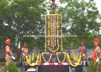 கரூர் மாவட்ட காவல்துறை சார்பில் காவலர் வீரவணக்க நாள் அனுசரிப்பு