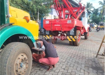 போக்குவரத்து காவலரை பாராட்டிய பொதுமக்கள்